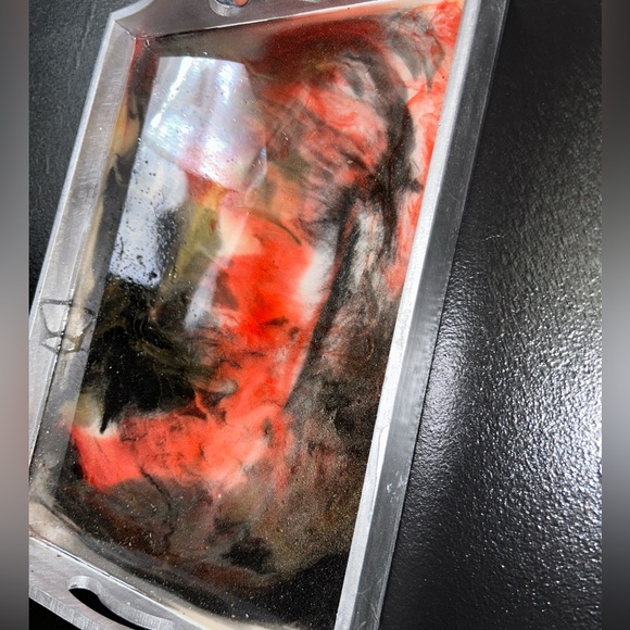 This is an all handmade wall decor with a matching tray very cute and stylish - Picture 4 of 5